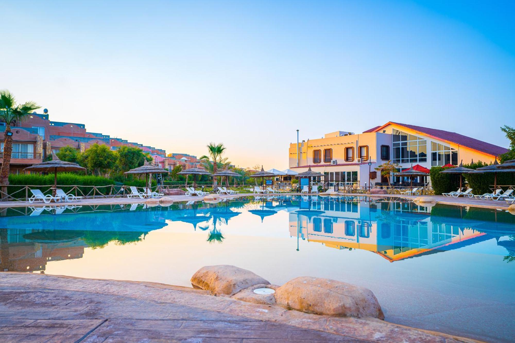 Marina Wadi Degla Hotel Ain Sukhna Exterior photo